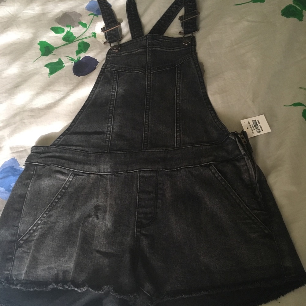 Abercrombie Black overall shorts Small